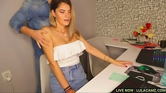 Zvodné Kancelárske Stretnutie S Prsnatou Sestričkou | Onlyfans.Com/Nextdoornurs3