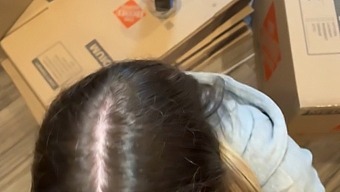 עזרו לי לזוז ולקבל זריקת ספרמה על הציצים הקטנים שלי